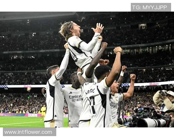 皇马在西甲争冠与欧冠翻盘之间的艰难抉择与挑战